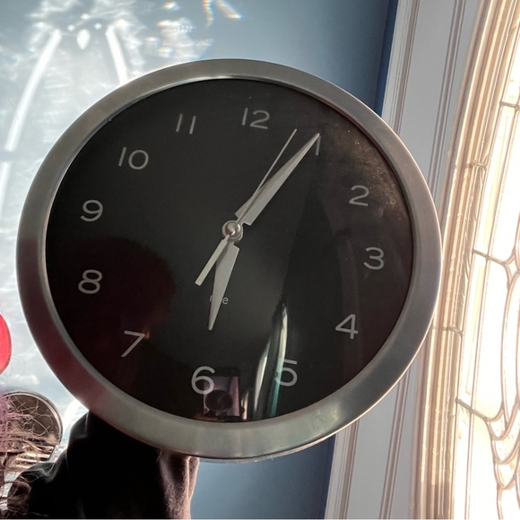 wall clock - Picture 2 of 2